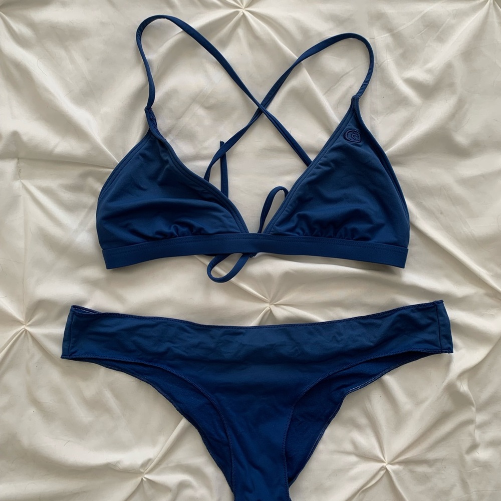 Rip Curl Bikini set size Medium for top and bottom